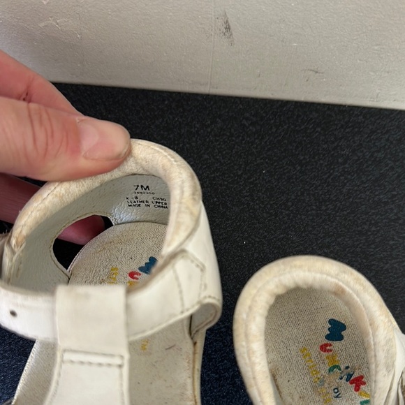 Munchkin White Sandals with Closed Toe and Adjustable Strap vintage 90’s - Picture 2 of 3
